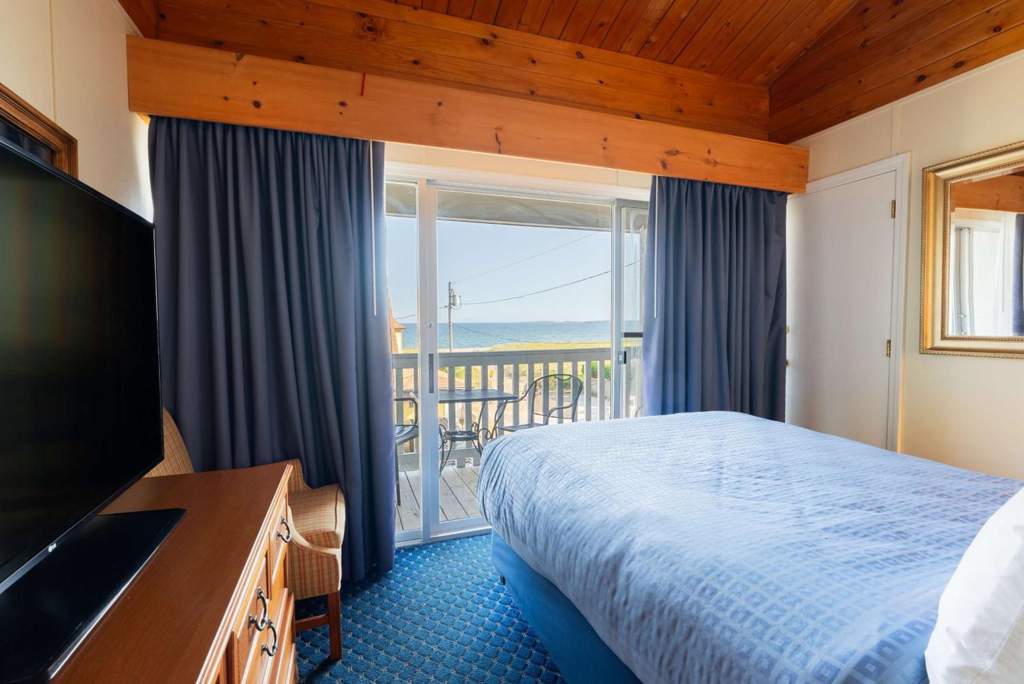 אולד אורצ'רד ביץ' Waves Oceanfront Resort מראה חיצוני תמונה