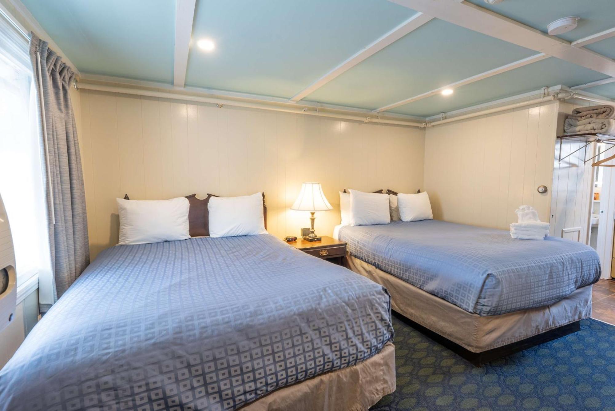 אולד אורצ'רד ביץ' Waves Oceanfront Resort מראה חיצוני תמונה